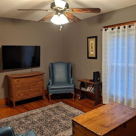 Large Bakery Apartment - Central Downtown Location Fredonia Экстерьер фото