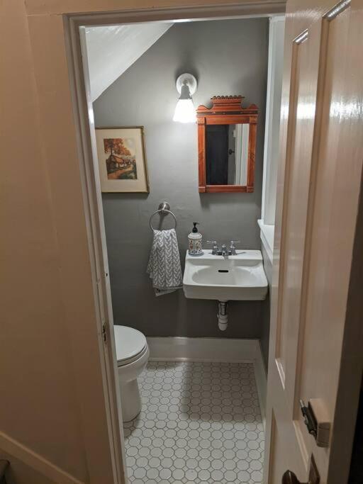 Large Bakery Apartment - Central Downtown Location Fredonia Экстерьер фото