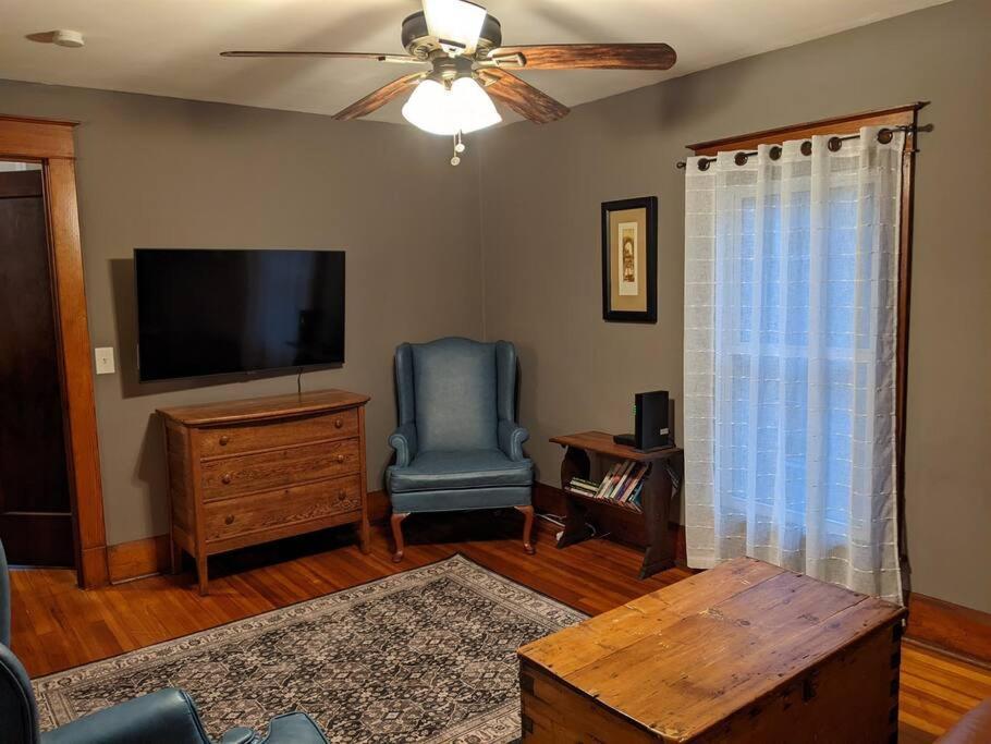 Large Bakery Apartment - Central Downtown Location Fredonia Экстерьер фото