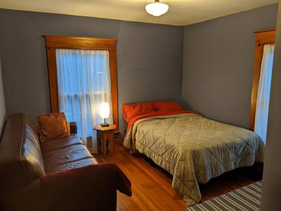 Large Bakery Apartment - Central Downtown Location Fredonia Экстерьер фото