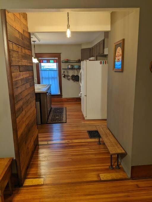 Large Bakery Apartment - Central Downtown Location Fredonia Экстерьер фото
